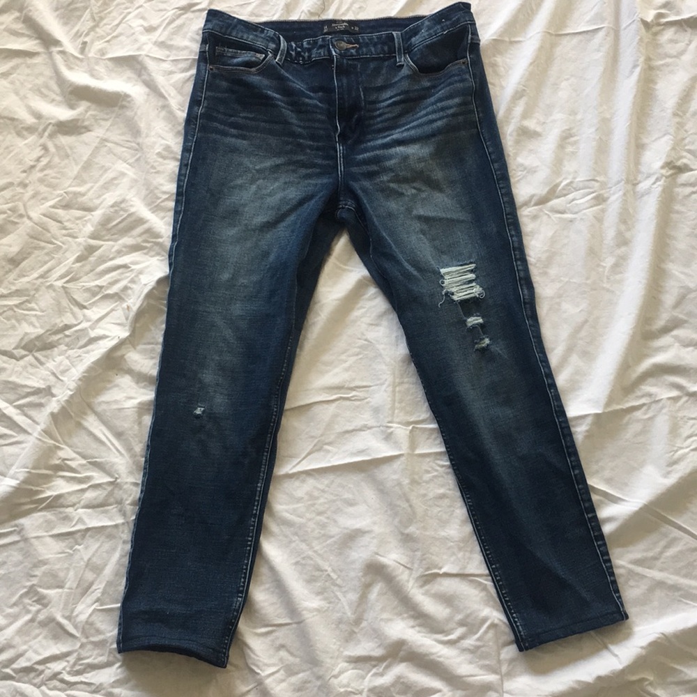 Never worn Abercrombie & Fitch  distressed jeans
